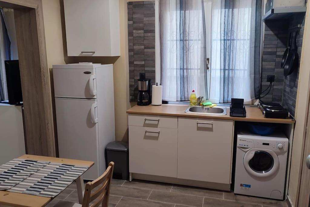Kostas Appartment テッサロニキ エクステリア 写真