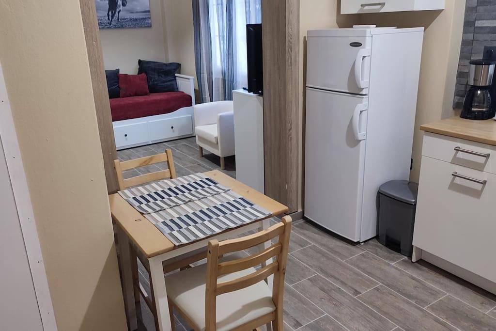 Kostas Appartment テッサロニキ エクステリア 写真
